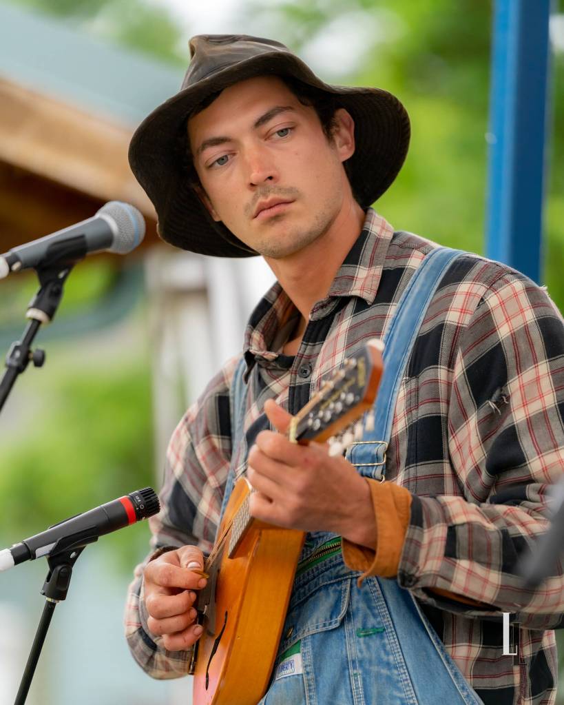 Elizabath Hill & the Valley Folk perform.