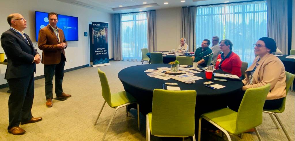 Valley Record General Manager William Shaw and Sound Publishing Vice President and Everett Daily Herald Publisher Rudi Alcott (left) speak to business owners at an advertising seminar on Aug. 23, 20222. Courtesy Photo.