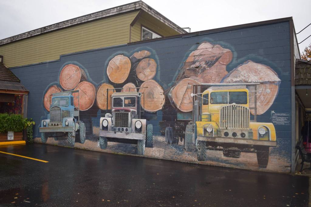 A mural of logging trucks in downtown Snoqualmie. Photo by Conor Wilson/Valley Record.
