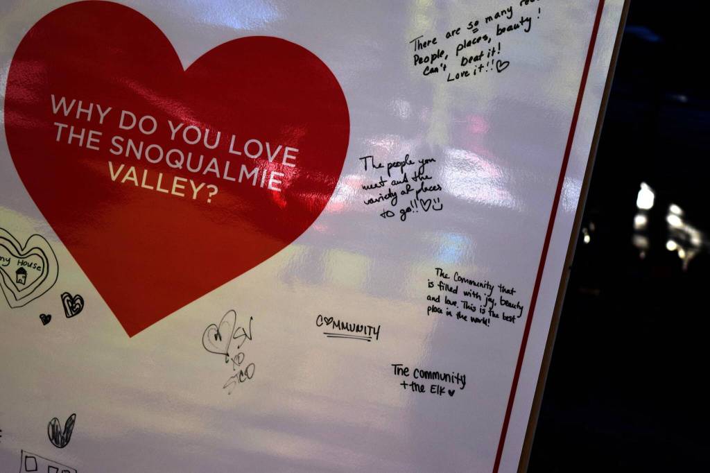Volunteers write why they love the Snoqualmie Valley. Photo by Conor Wilson/Valley Record.