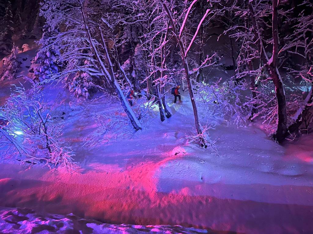 King County Search and Rescue volunteers beginning their search on Tuesday, Feb. 27. (Photo courtesy of State Trooper Rick Johnson)