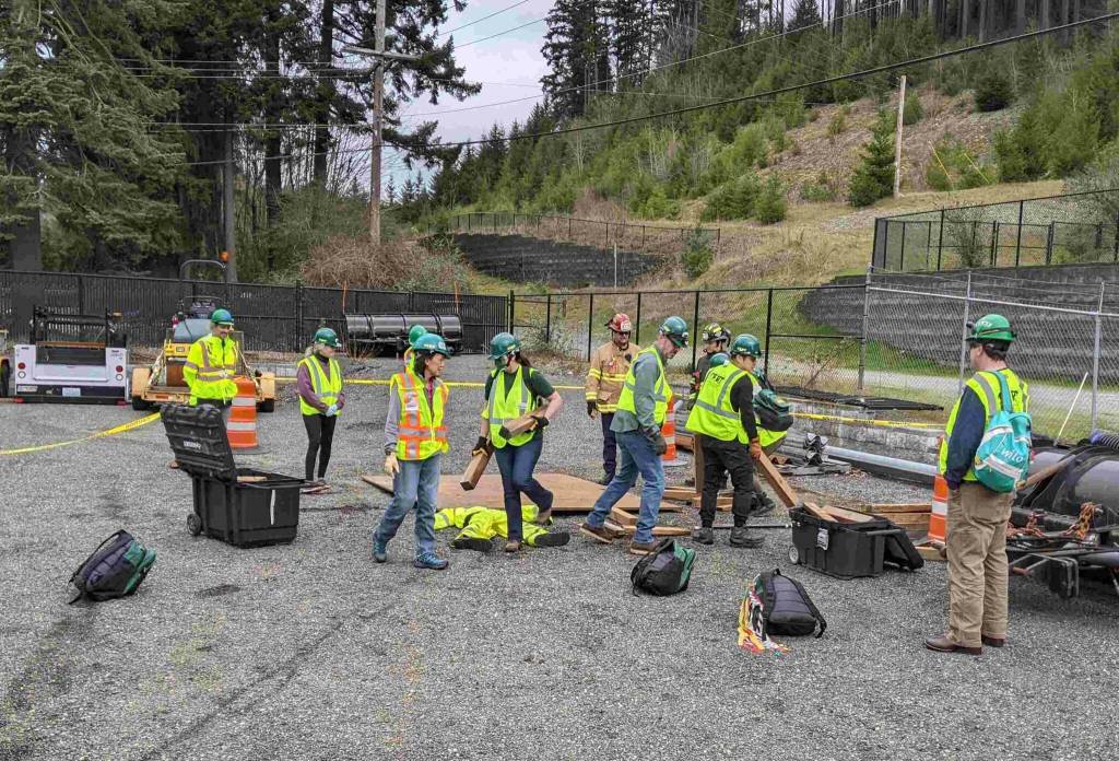 Issaquah CERT program participants exercising their rescue skills during a cribbing drill. Photo courtesy of Issaquah CERT