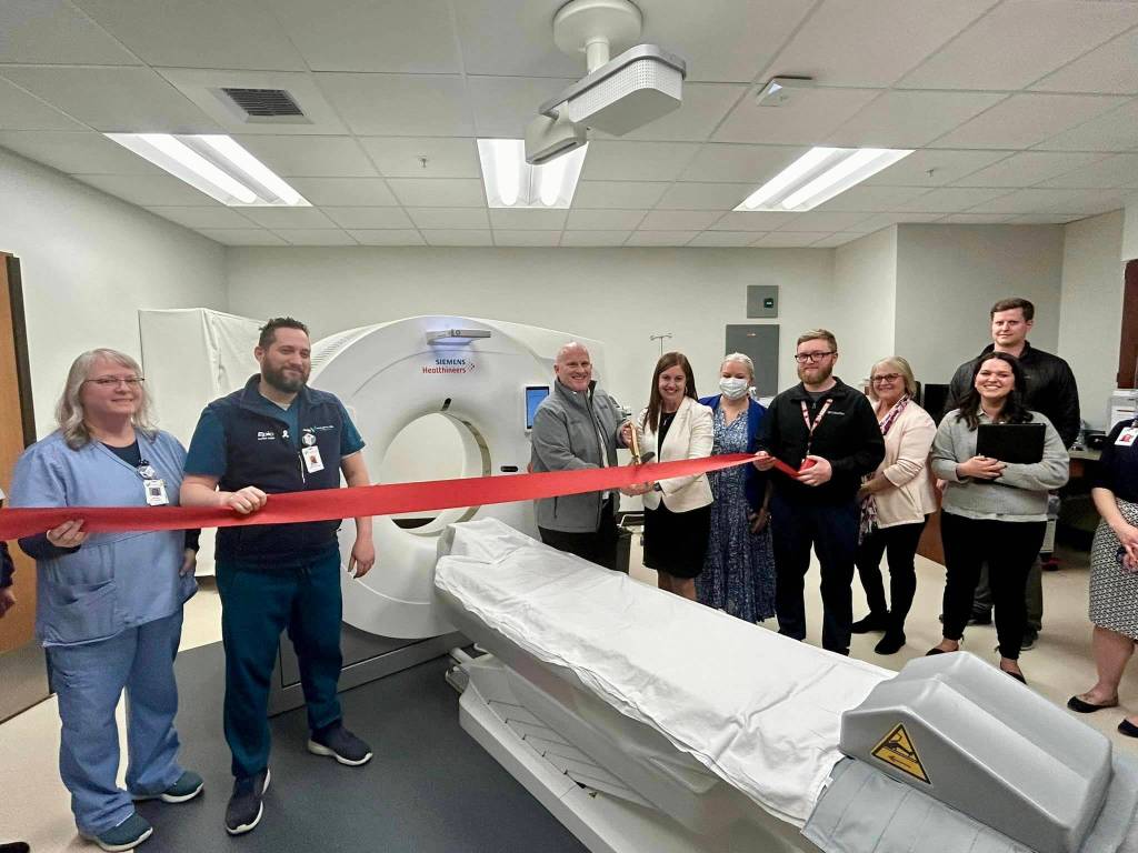 SCH posed for a photo during the March 28 ribbon cutting ceremony. (Photo courtesy of Snoqualmie Valley Hospital)