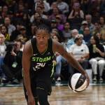 Jewell Loyd sets up a cross-over dribble at Climate Pledge Arena. Ben Ray / The Reporter