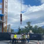 The Skanska team preparing to lift the beam. (Photo by Bill Shaw/Valley Record)