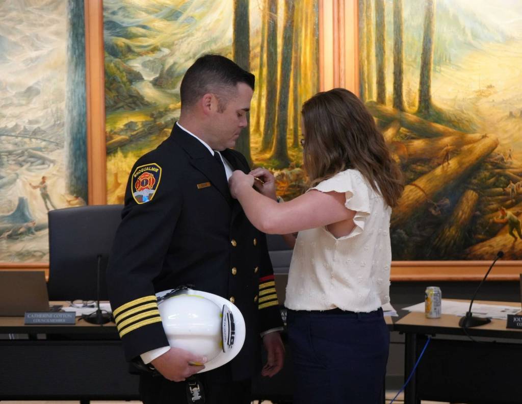 Dep. Chief Chris Browns wife pinning on his new badge. (Photo courtesy of the city of Snoqualmie)