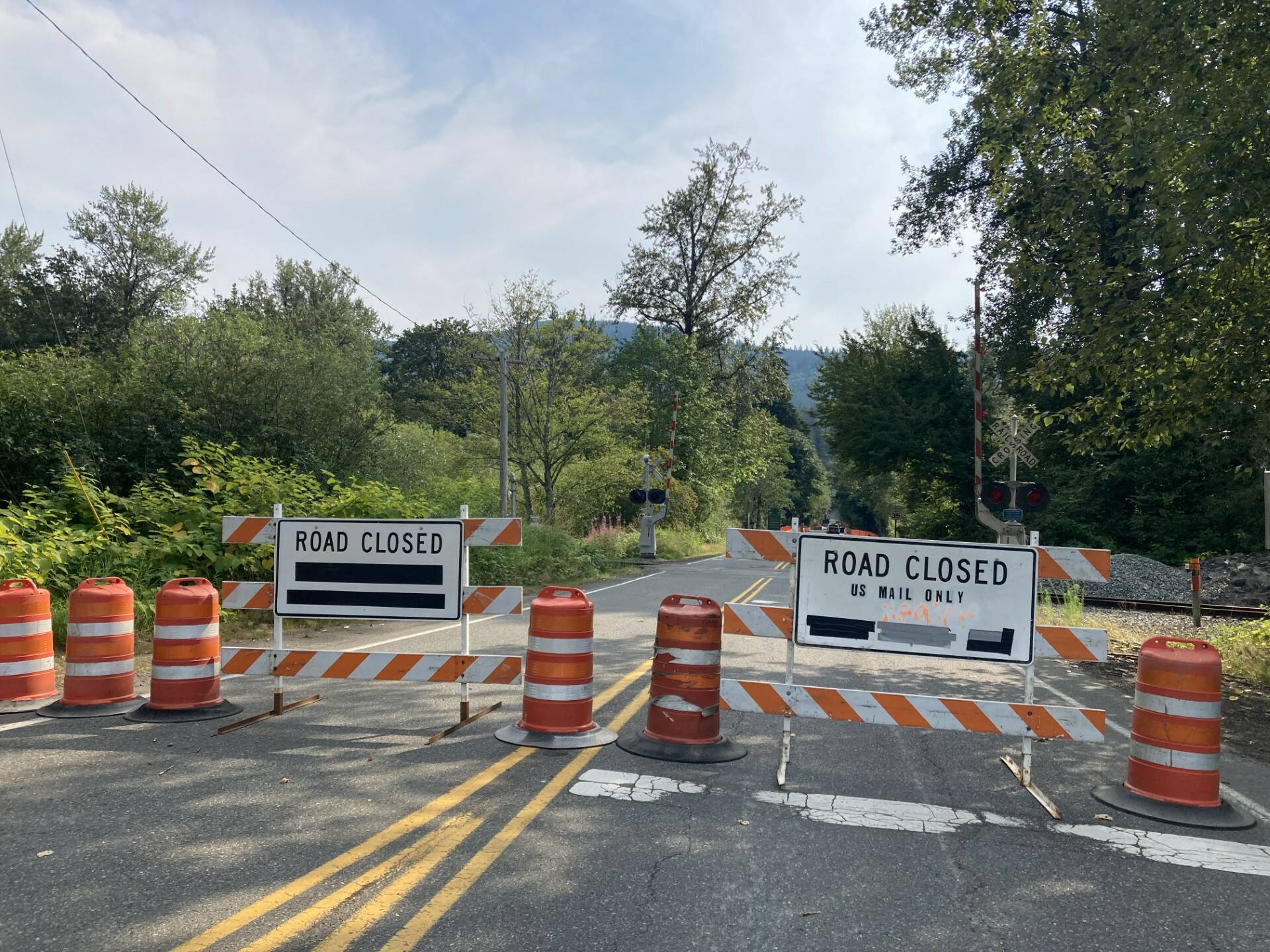 The closure outside Herfys Burgers on Railroad Avenue in Snoqualmie. Photo by Mallory Kruml/Valley Record