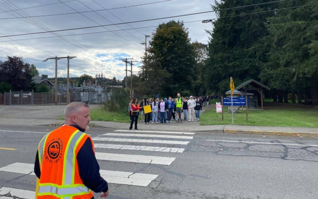 Carnation Mayor Jim Ribail and city staff assisted nearly 1,000 Riverview School District students during a Tolt Dam evacuation drill on Sept. 25. Carnation is 16 miles downstream from the Tolt Dam, which is owned and operated by Seattle Public Utilities. In the unlikely event of a breech, the city could be totally flooded in about an hour. The citys evacuation plan includes a 20-acre pedestrian only evacuation site in the Tolt Highlands, accessible from two walking paths. Photos courtesy of the city of Carnation