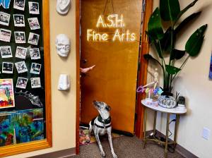 ASH Fine Arts owner Ashley Hale tells her dog to stay for a photo. (Grace Gorenflo/Valley Record)