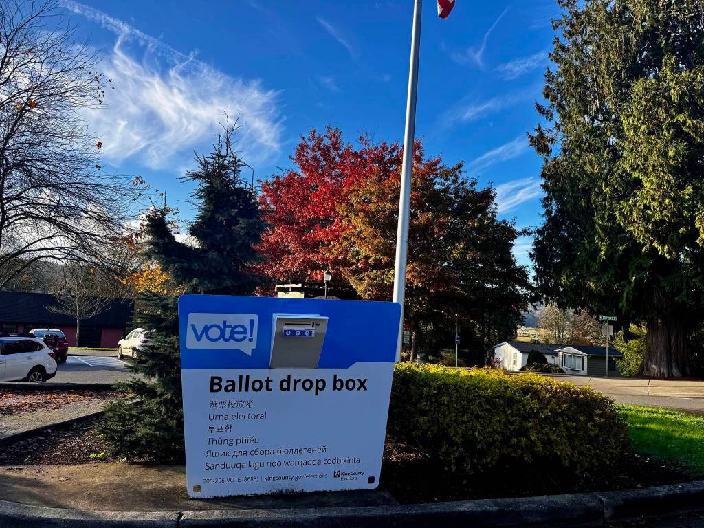 A ballot drop box in Duvall. (Grace Gorenflo/Valley Record)