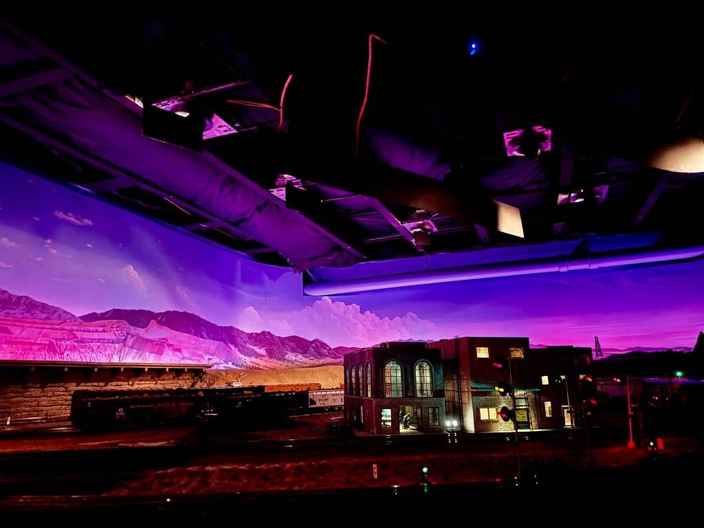 Pacific West Rails lighting design emulates a sunset behind miniature buildings. The display cycles through a day in about 12 minutes. (Grace Gorenflo/Valley Record)