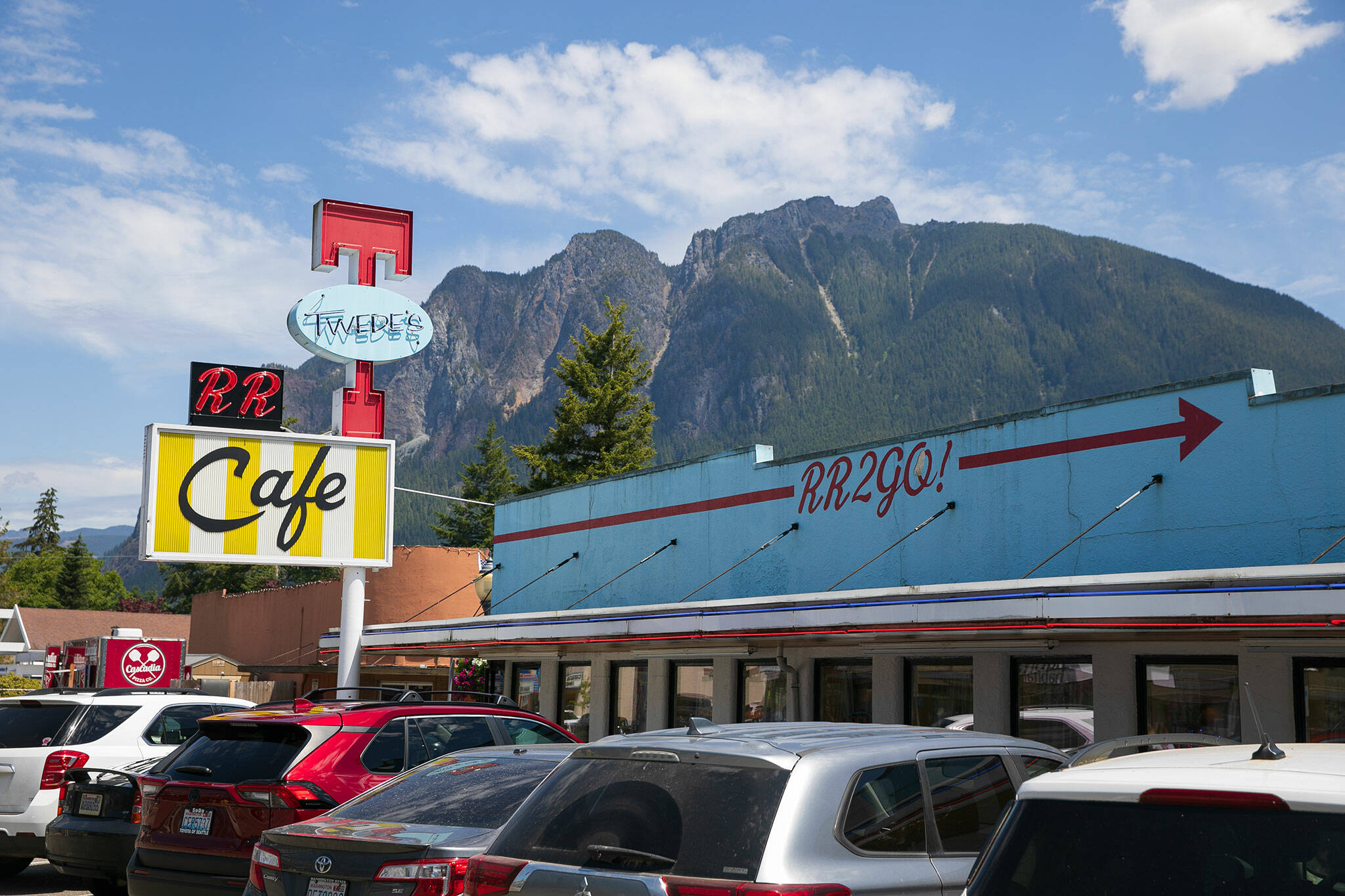 Relive 'Twin Peaks' with cherry pie and damn fine coffee at
