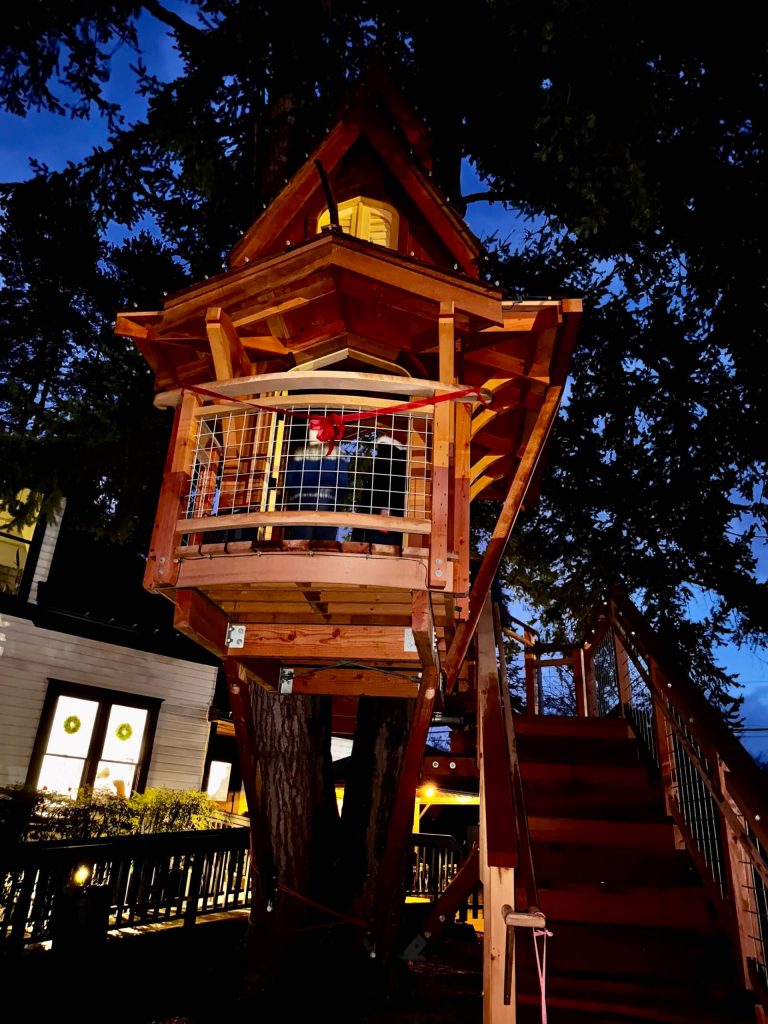 The SnoValley Chamber of Commerce had a ribbon-cutting ceremony for Petes Treefort Dec. 7, 2024. Grace Gorenflo/Valley Record