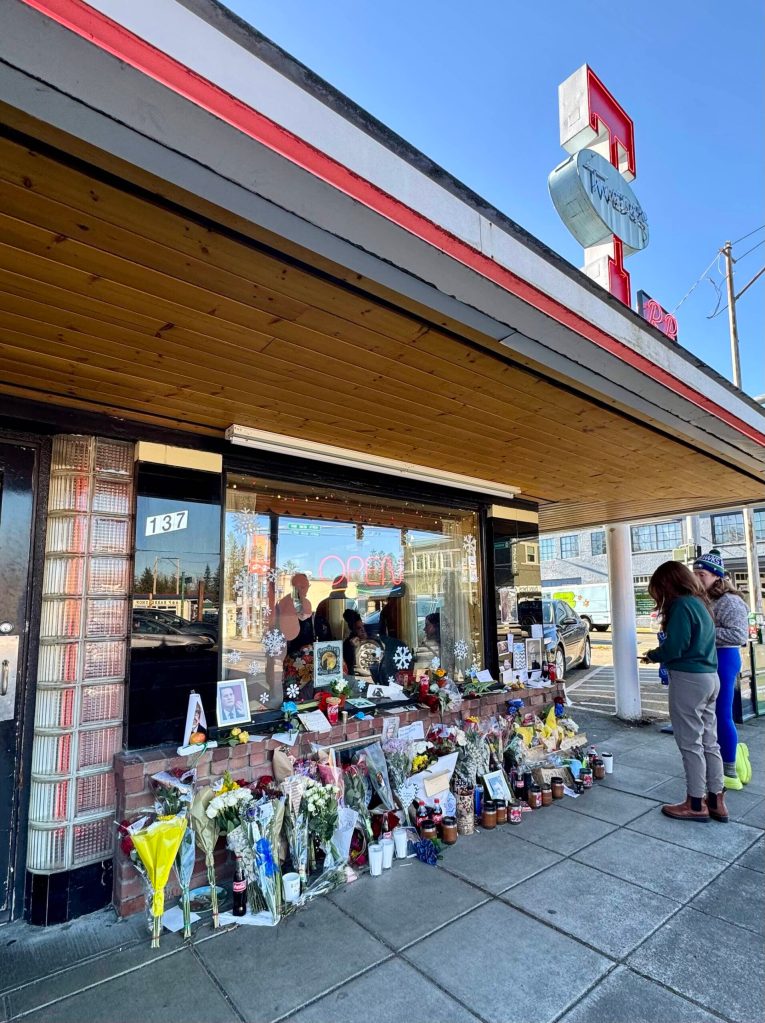 A memorial to Twin Peaks director and co-creator David Lynch outside Twedes Cafe in North Bend, Jan. 25, 2025. (Grace Gorenflo/Valley Record)