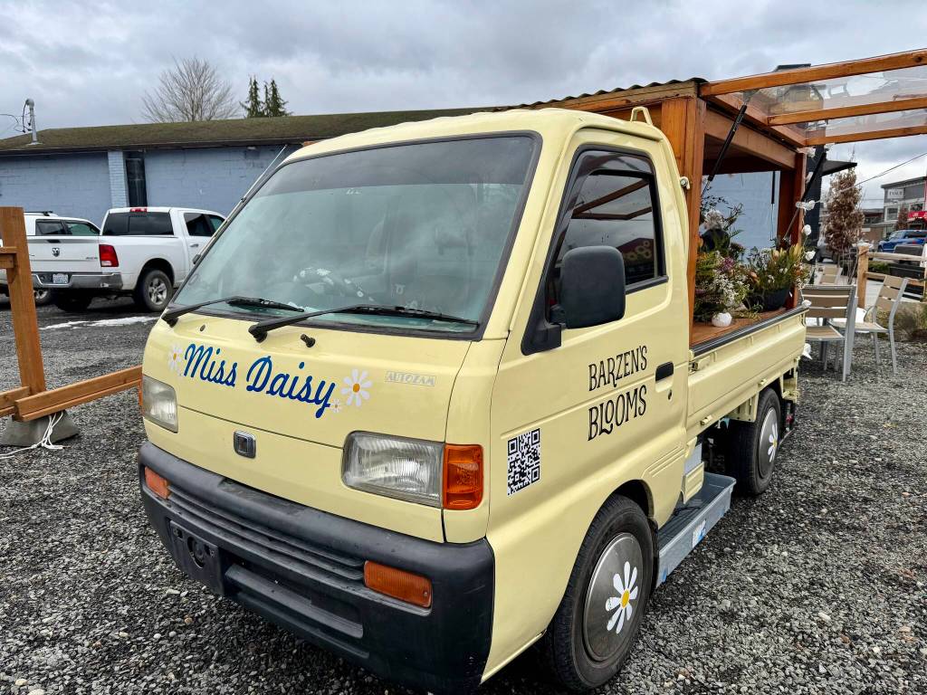 The Barzens Blooms flower truck, Miss Daisy, Feb. 14, 2025. (Grace Gorenflo/Valley Record)