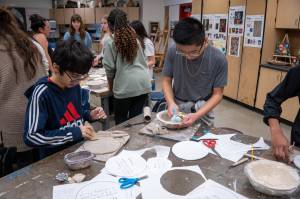 Snoqualmie Middle School Key Club students work on crafting bowls for the 2025 Empty Bowls fundraiser. Proceeds from the event go to local food banks, and ticket holders take home a handmade bowl. Photo courtesy of Snoqualmie Middle School