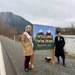 Snoqualmie Mayor Katherine Ross (left) and North Bend Mayor Mary Miller stand for a photo with the Welcome to Twin Peaks sign, Feb. 25, 2025.