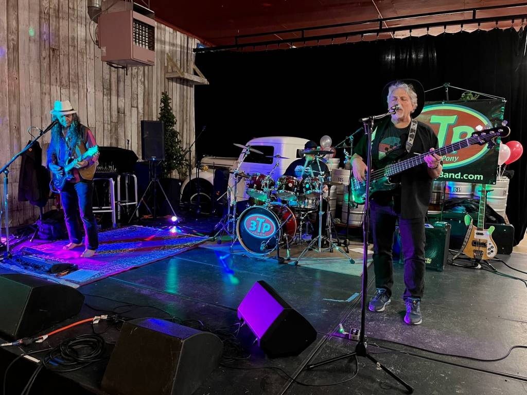 Photo by Andy Hobbs/Valley Record
The band 3 Trick Pony plays at the gala.