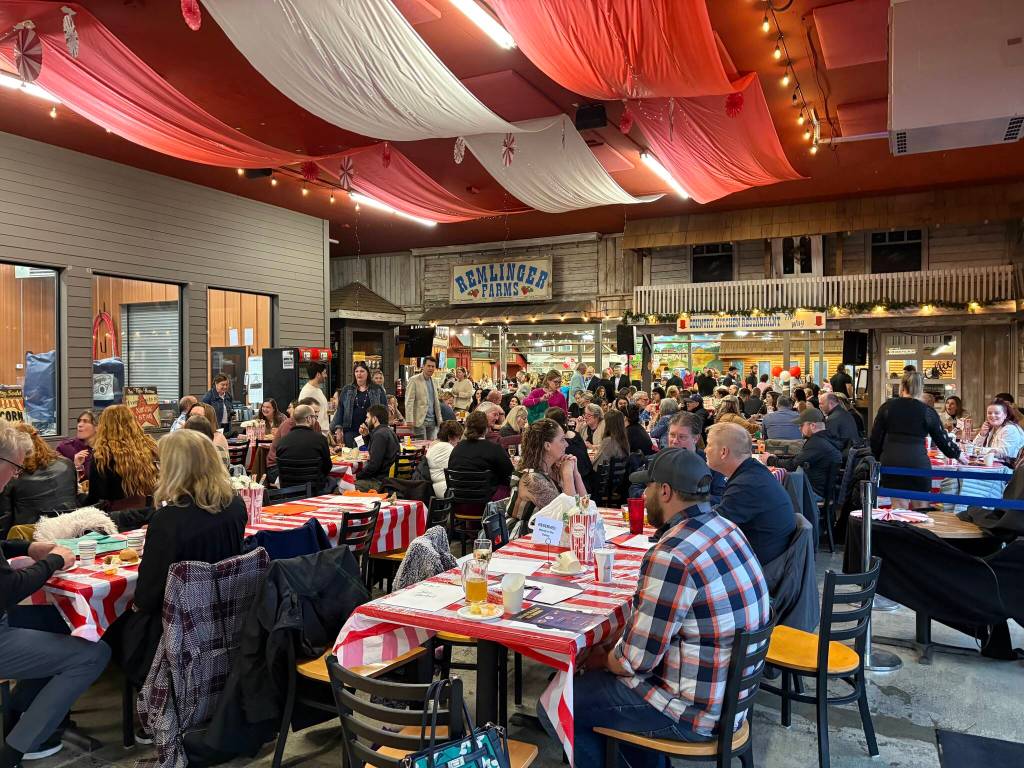 Photo courtesy of Kelly Coughlin/SnoValley Chamber of Commerce
Guests mingle at the 2025 SnoValley Chamber of Commerce gala, March 21, 2025. The chamber announced its Best of the Best winners at this years gala.