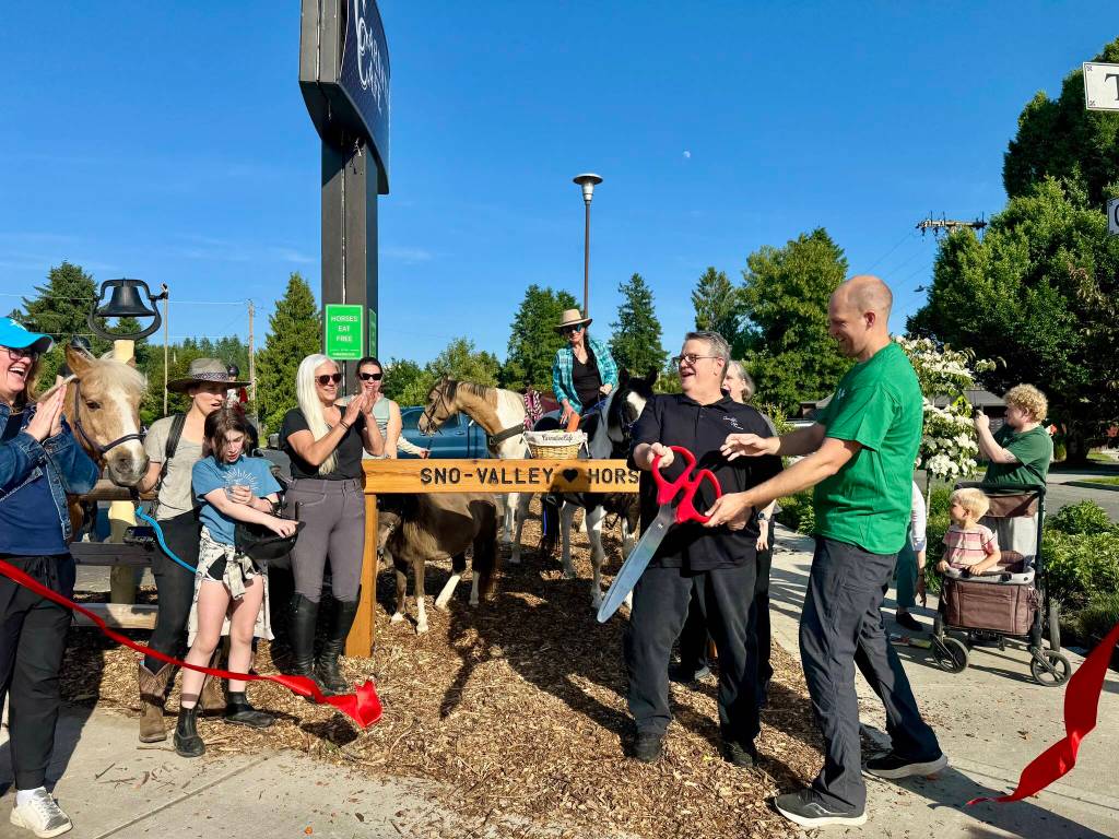 Carnation Cafe owner Don Langhans and Snoqualmie Valley Equestrian Association member Joe Mellin cut the ribbon at the ribbon cutting of the Carnation Cafe horse hitch post, June 5, 2025. Photos by Grace Gorenflo/Valley Record