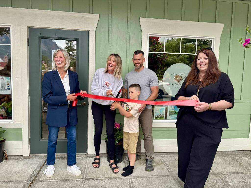 Photos by Grace Gorenflo/Snoqualmie Valley Record
Works from the heART owner Ashley James, joined by family, prepares to cut the ribbon at her opening in downtown North Bend, July 10, 2025.