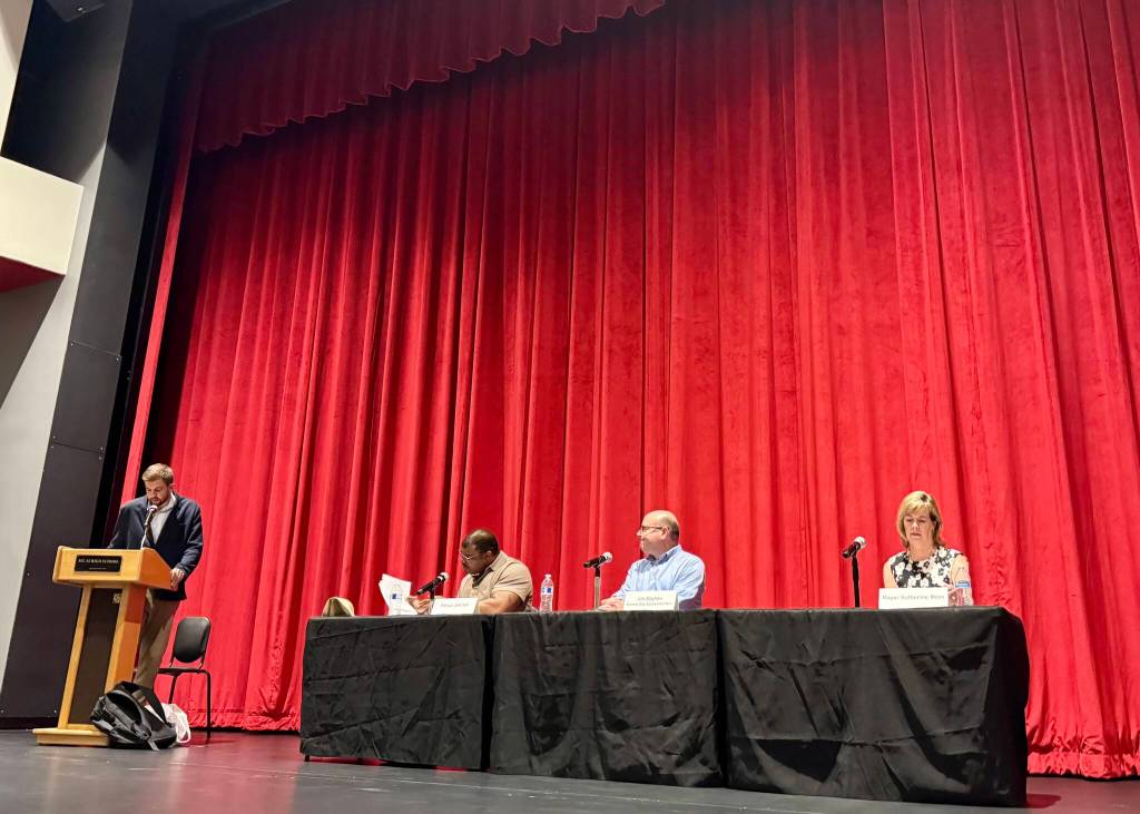 Snoqualmie mayoral candidates participate in a forum at the Mount Si High School auditorium, July 17, 2025. (Grace Gorenflo/Valley Record)