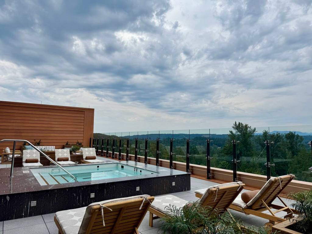 The outdoor hot tub at the Snoqualmie Casinos new hotel, July 31, 2025. (Grace Gorenflo/Valley Record)
