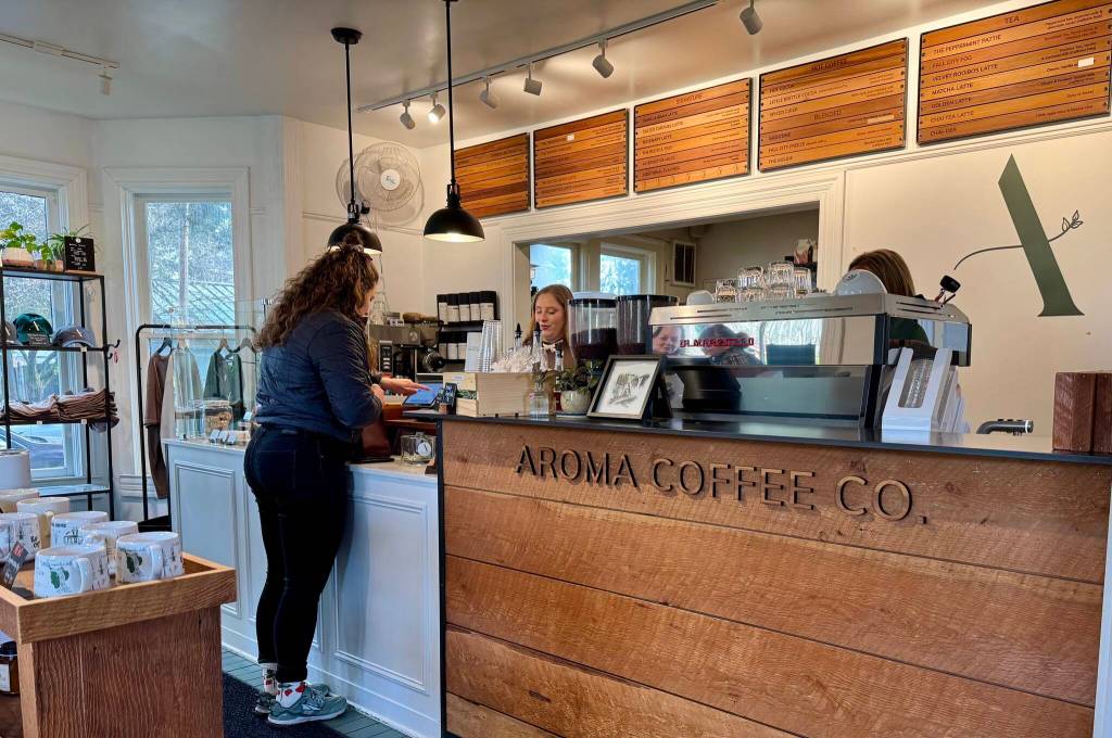 A customer places an order at Fall Citys Aroma Coffee Co. on Jan. 14, 2025. (Grace Gorenflo/Valley Record)