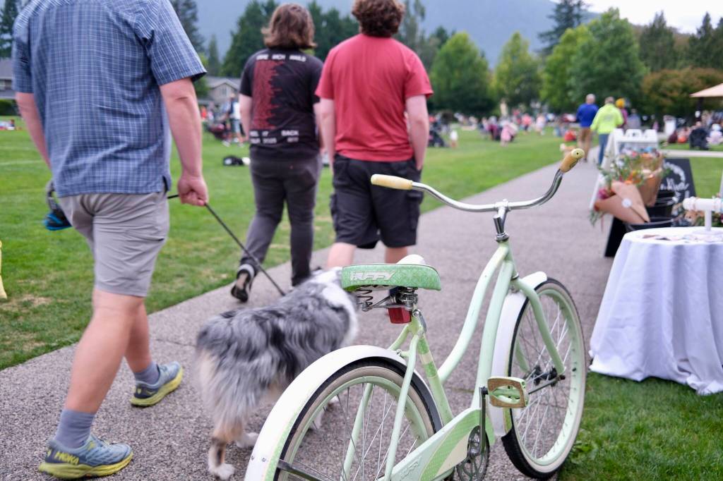 A bike at the North Bend Farmers Market, Sept. 11, 2025. Visitors are encouraged to walk or bike to the market when possible. (Grace Gorenflo/Valley Record)