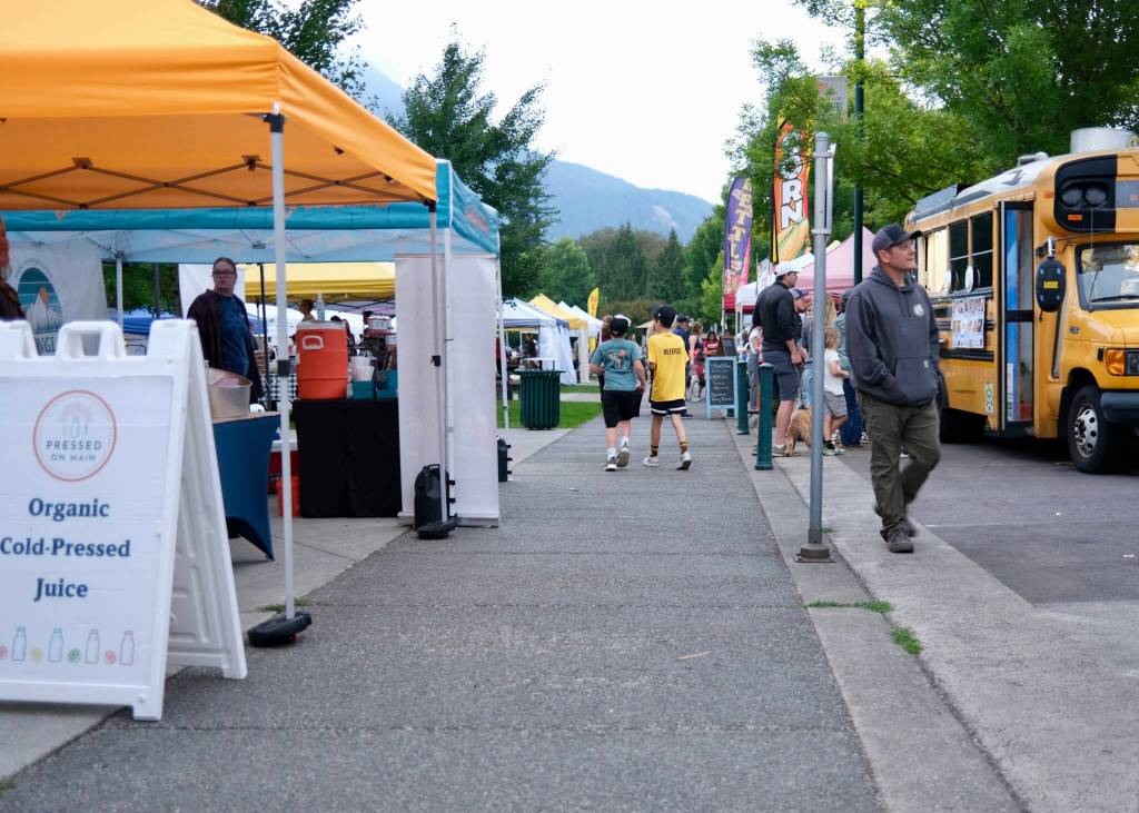 Customers stroll through the North Bend Farmers Market, Sept. 11, 2025. (Grace Gorenflo/Valley Record)