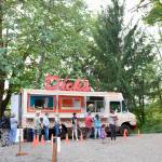 The Dicks Drive-In truck attracts a line of customers at the Duvall Farmers Market, Sept. 4, 2025. (Grace Gorenflo/Valley Record)
