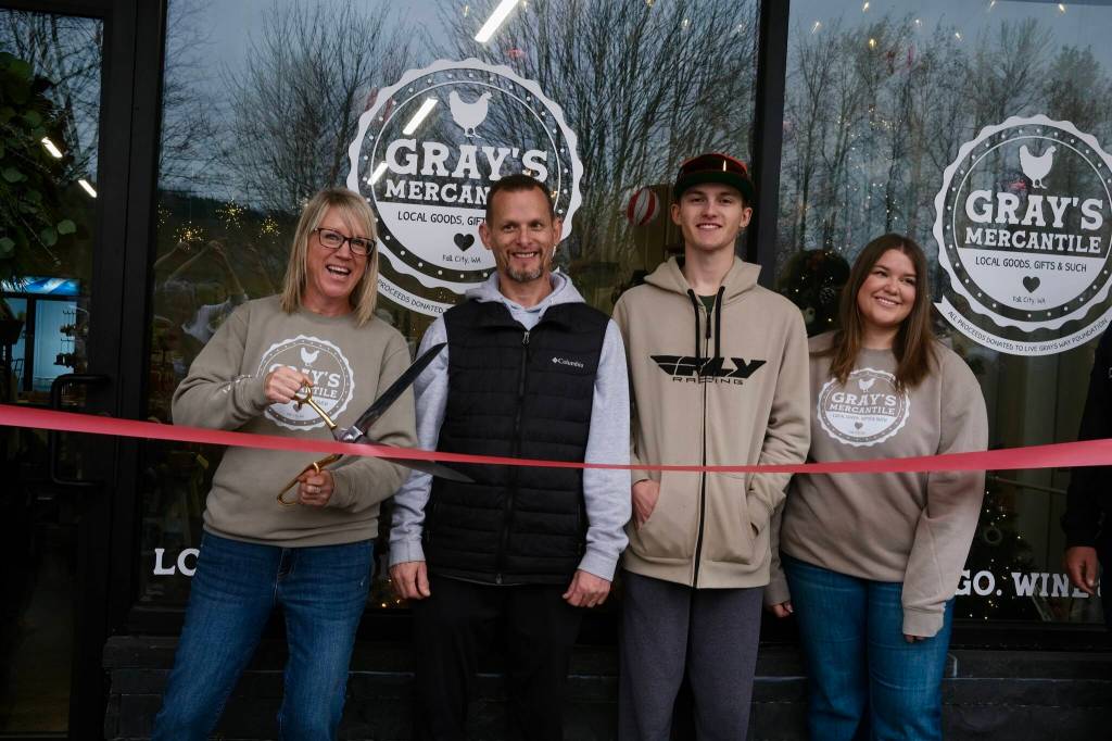 Grays Mercantile founder Summer Stumpf prepares to cut the ribbon, surrounded by family, Nov. 15, 2025. Grace Gorenflo/Valley Record