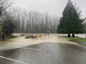 Snoqualmie River water overflows onto SE River Street in downtown Snoqualmie, Dec. 10, 2025. (William Shaw/Valley Record)