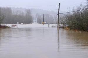 NE 124th Street, one of the two roads that takes Duvall residents across the river and quickly out of the Snoqualmie Valley, is closed due to flood water, Dec. 10, 2025. (Grace Gorenflo/Valley Record)