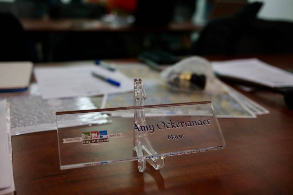 Mayor Amy Ockerlanders name plaque at one of her last Duvall City Council meetings, Dec. 2, 2025. (Grace Gorenflo/Valley Record)