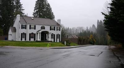 NE 24th Street in Sammamish, a residential road, is one of the lines that separates the Lake Washington and Snoqualmie Valley school districts. Grace Gorenflo / Valley Record