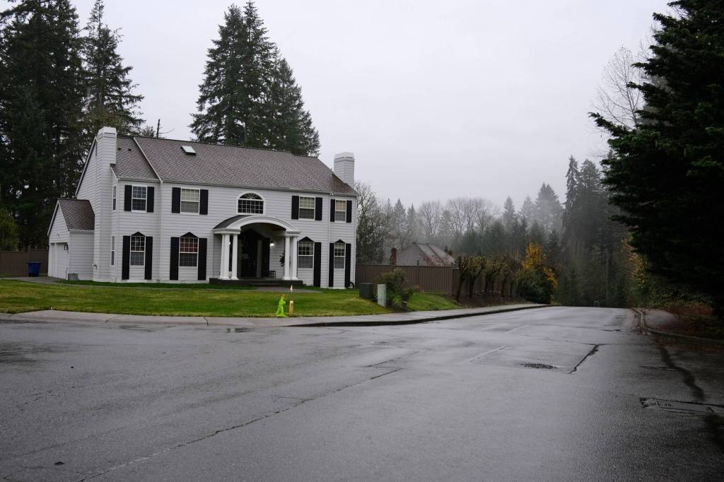 NE 24th Street in Sammamish, a residential road, is one of the lines that separates the Lake Washington and Snoqualmie Valley school districts. Grace Gorenflo / Valley Record