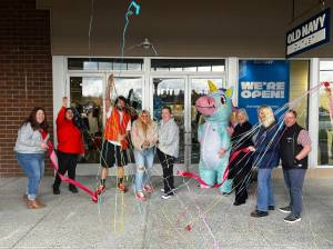 Old Navy Outlet ribbon cutting. Photo courtesy of the SnoValley Regional Chamber of Commerce