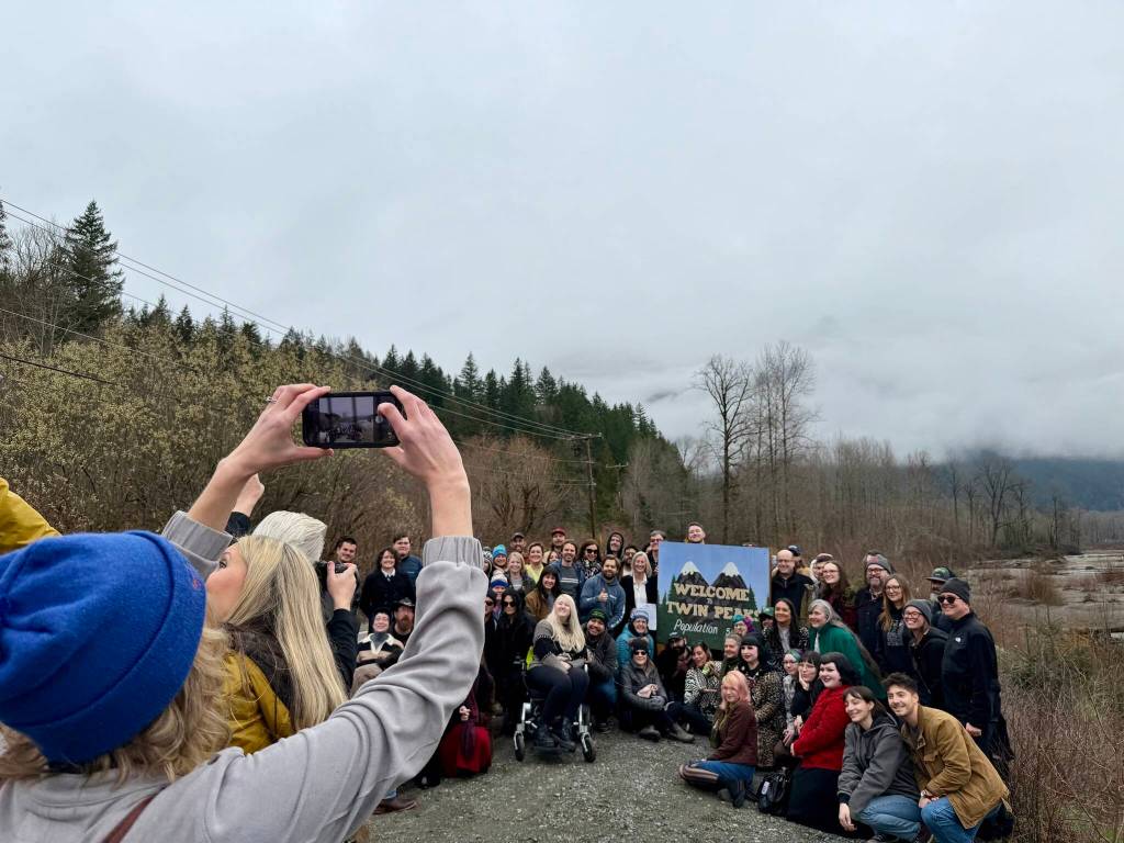 Fans are photographed with the Welcome to Twin Peaks sign on Twin Peaks Day 2026. (Grace Gorenflo/Valley Record)