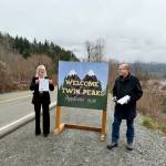 North Bend Mayor Mary Miller (left) and Snoqualmie Mayor Jim Mayhew speak at the Twin Peaks Day event, Feb. 24, 2026. (Grace Gorenflo/Valley Record)