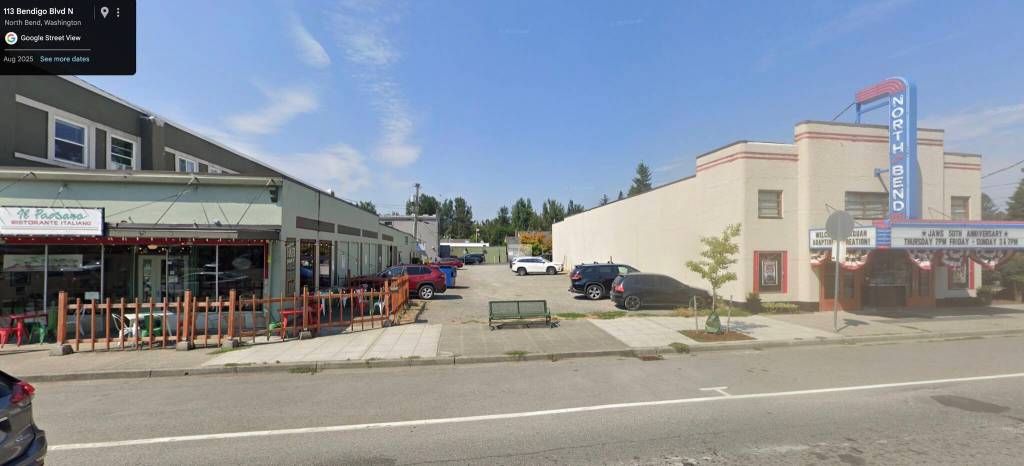 The Italian restaurant Il Paesano Ristorante (now called Paisan Ristorante) shares a parking lot with North Bend Theatre. Image courtesy of Google Maps