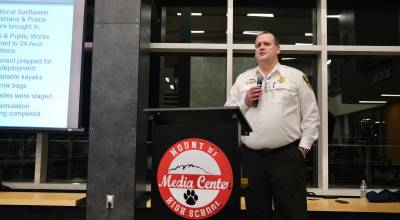 Grace Gorenflo/Valley Record
Snoqualmie Fire Chief Mike Bailey speaks to residents at a town hall March 4, 2026.