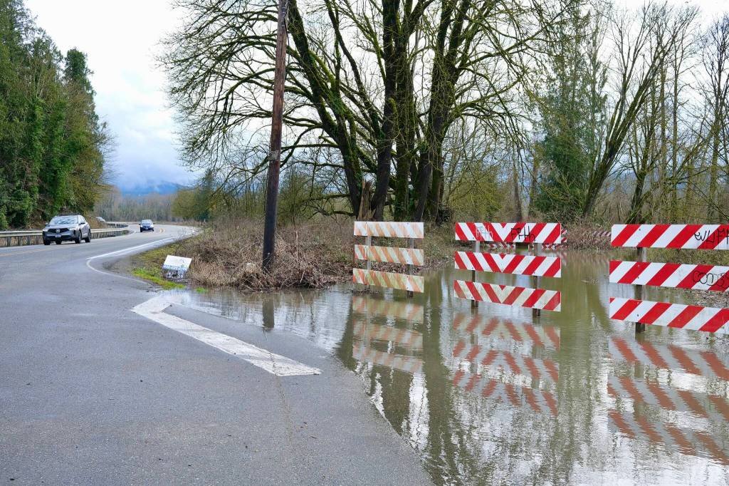 Flood waters approach State Route 203 at the northern intersection of Neal Road SE, March 20, 2026. (Grace Gorenflo/Valley Record)