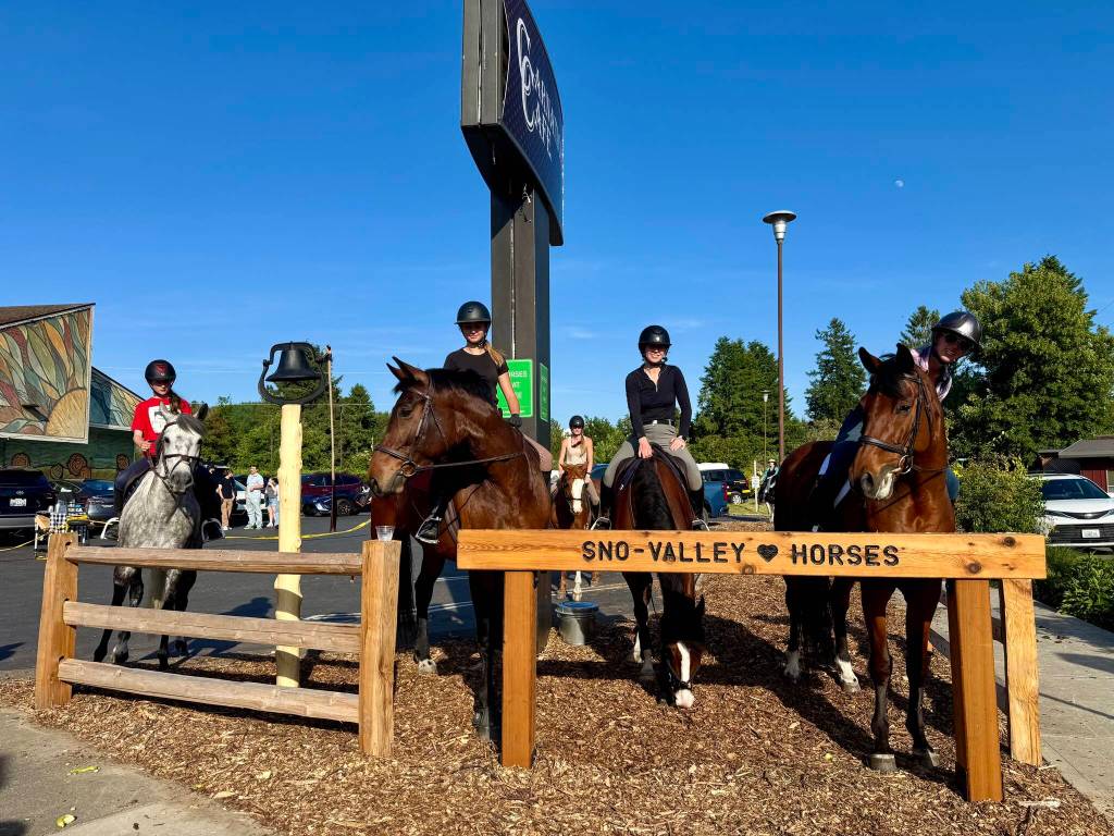 Horseback riders pose on their horses at the ribbon cutting of the Carnation Cafe horse hitch post, June 5, 2025. Grace Gorenflo/Valley Record