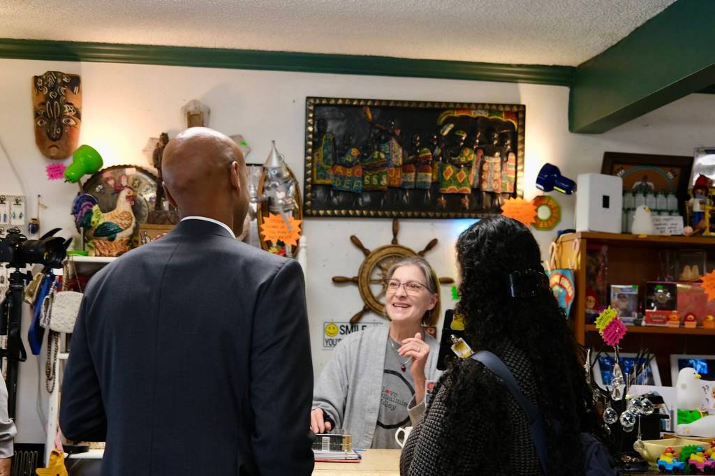 King County Executive Girmay Zahilay (left) talks with Susan Garbe, owner of Lucky Duck Thrift Shoppe, May 5, 2026. (Grace Gorenflo/Valley Record)