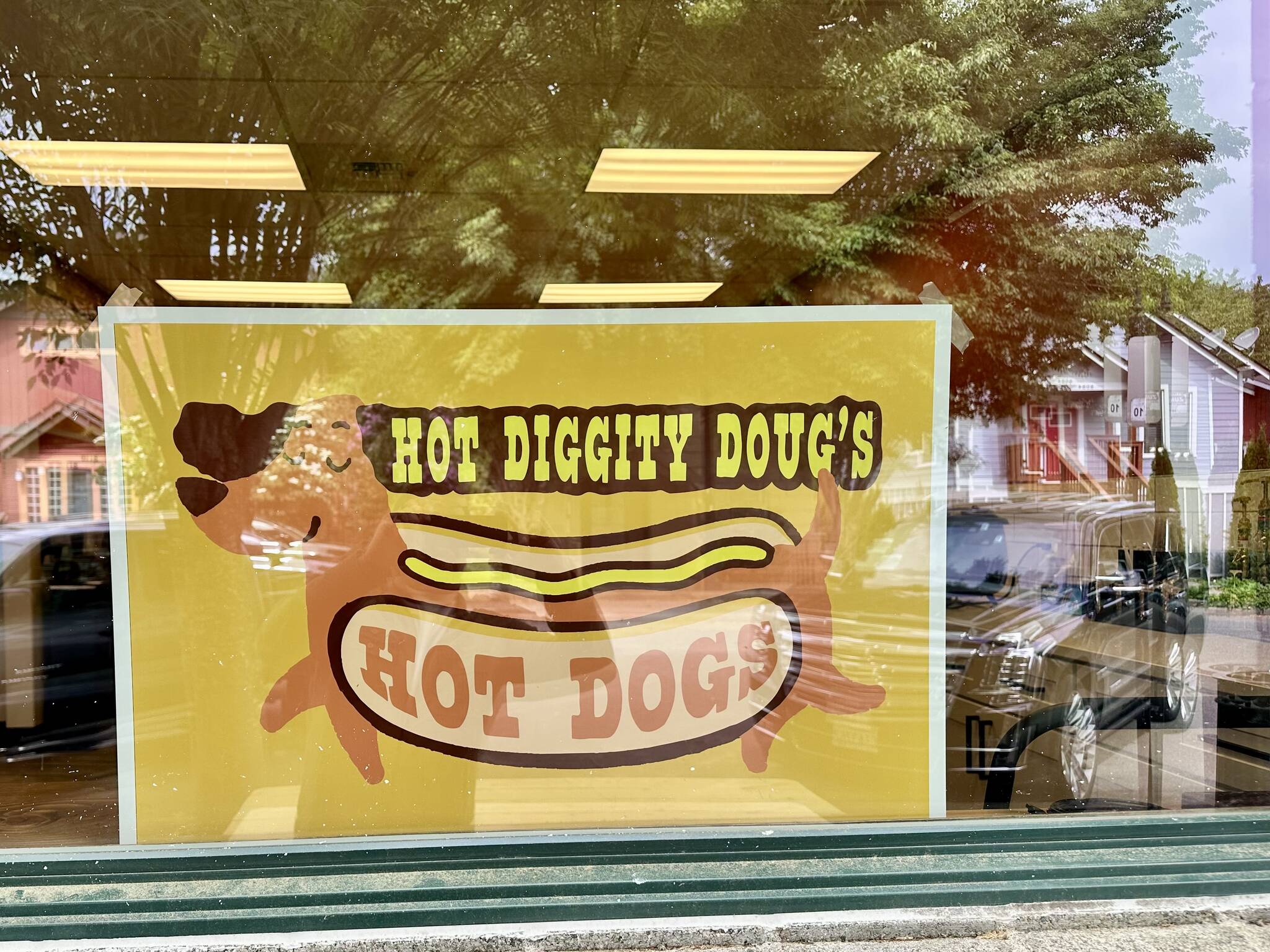 Hot dog shop rolls into downtown Snoqualmie | Snoqualmie Valley Record