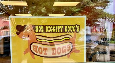 Hot Diggity Dougs in downtown Snoqualmie. (Peter Bayron/Valley Record)
