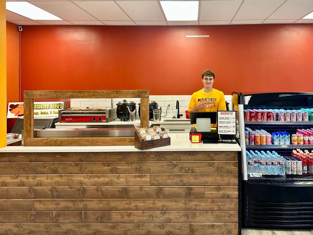 Hot Diggity Dougs in downtown Snoqualmie. (Peter Bayron/Valley Record)