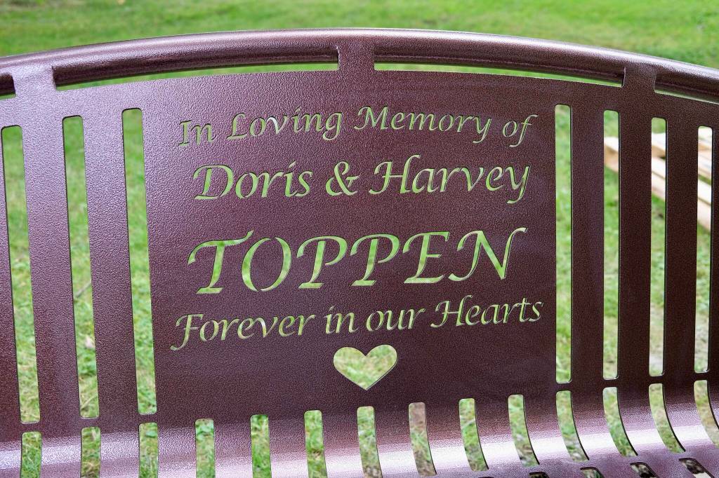 Grace Gorenflo / Valley Record
The Doris and Harvey Toppen memorial bench sits behind the Mount Si Senior Center, July 2, 2026.