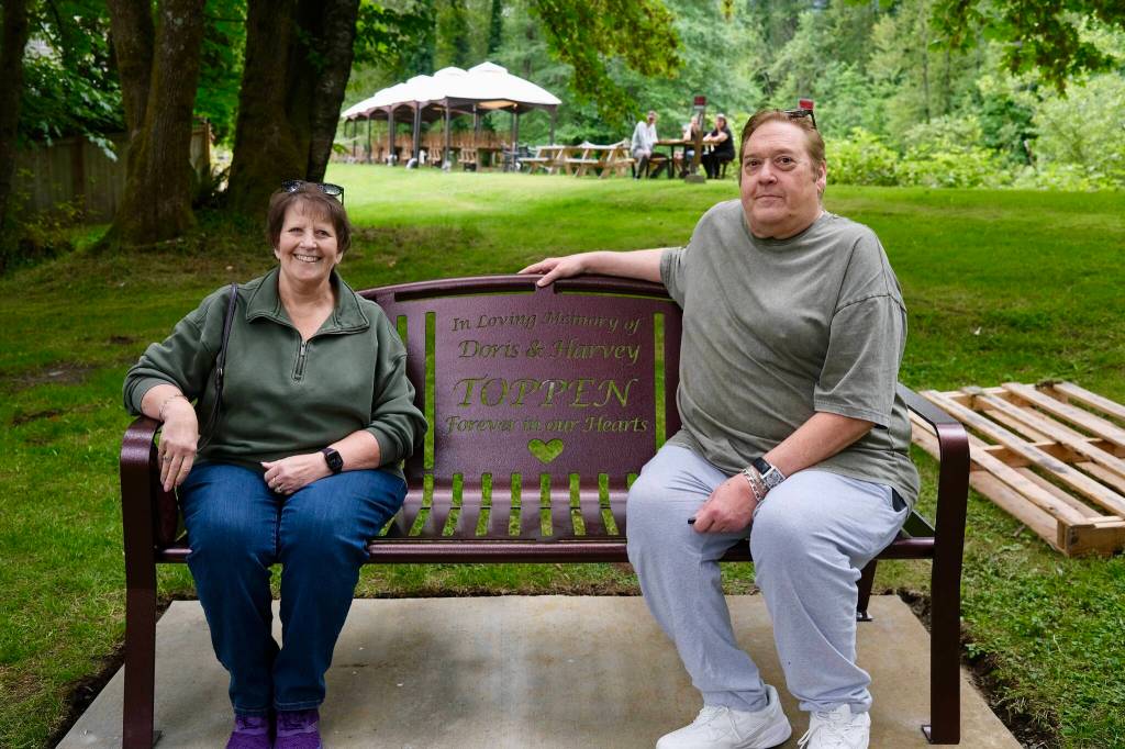 Grace Gorenflo / Valley Record
Terri Toppen (left) sits with her brother, Chris Toppen, on the bench dedicated to their parents, July 2, 2026.
